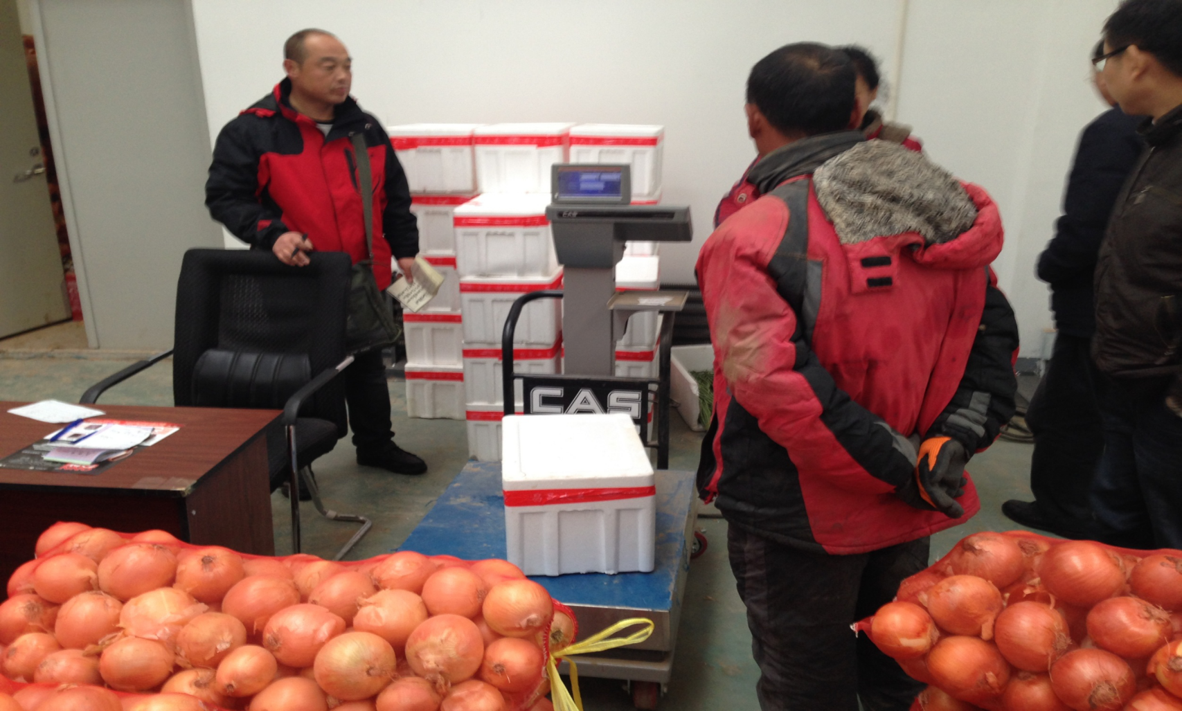北京新发地农贸批发市场批量应用凯士SCS-600电子追溯台秤(图1)